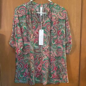 Dear Scarlett Breeze Slit Sleeve Top - Green and Pink - Spring 2026